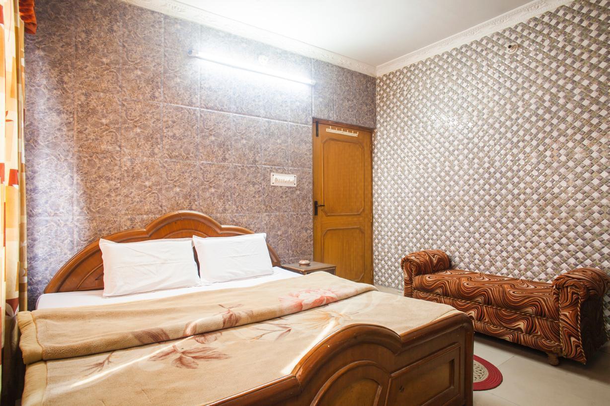 Hotel Grant Deluxe Meerut Bagian luar foto